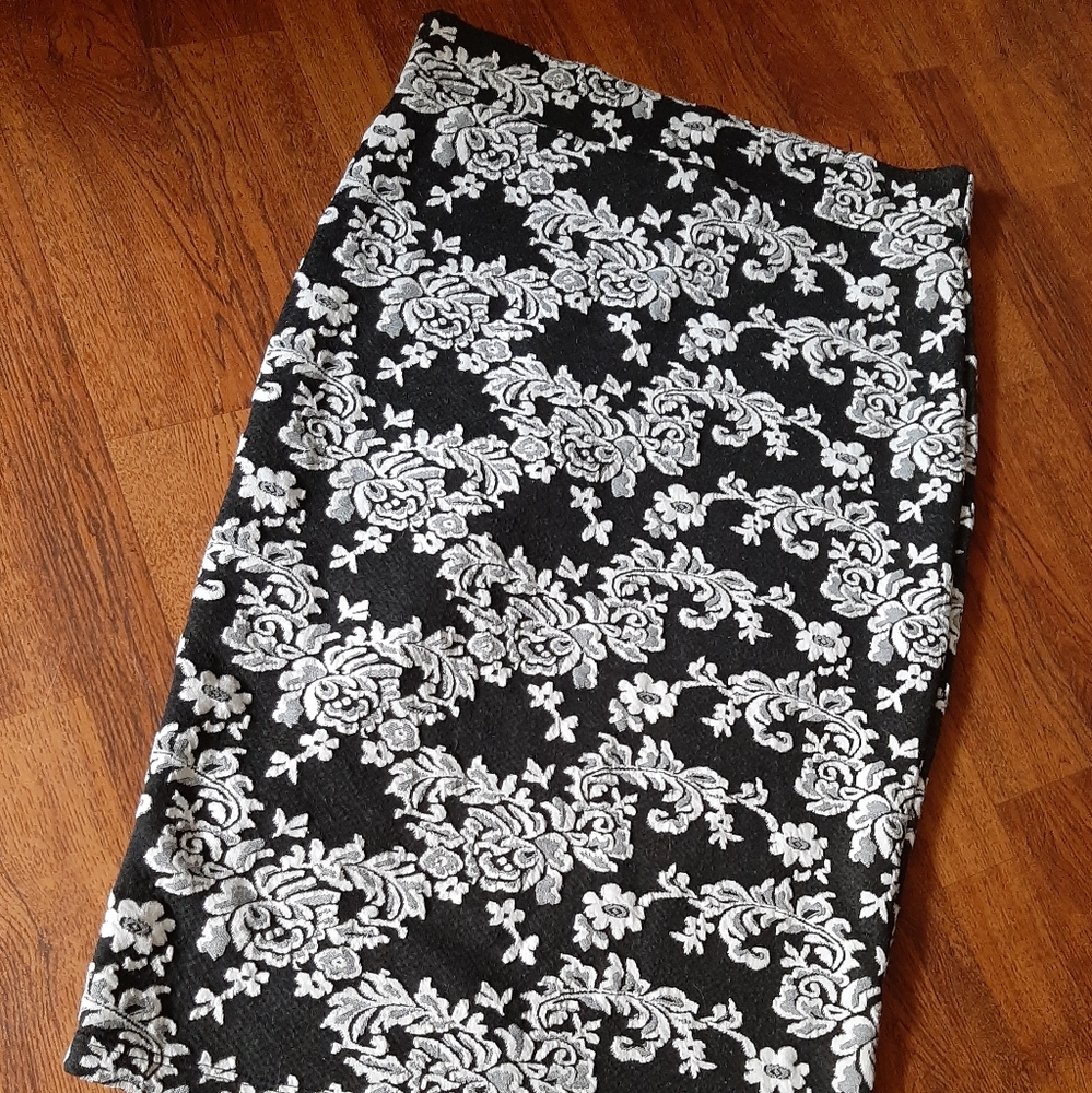 Women's pencil skirt size L